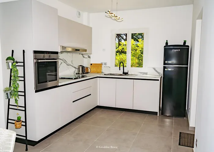 Plages De La Nartelle- Maxime - Piscines Privees * Sainte-Maxime